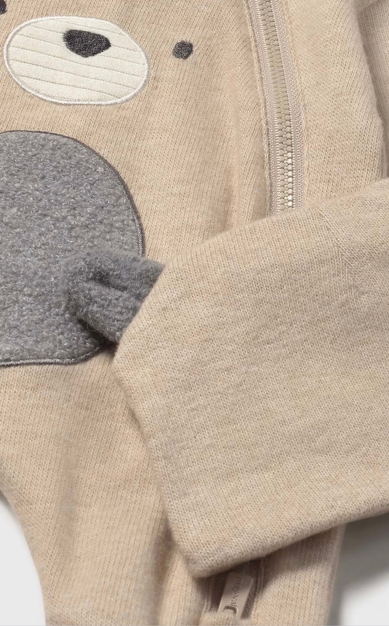 Tutina in morbido tricot con cappello