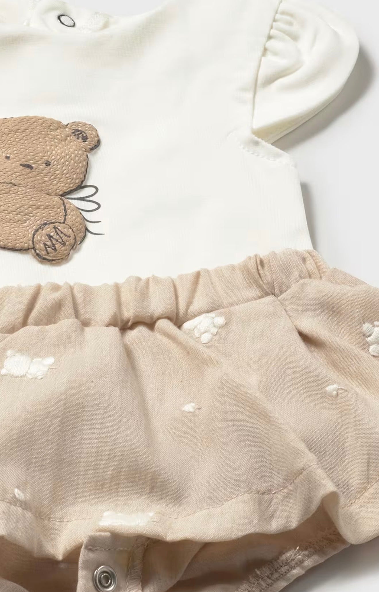 Completo neonata con orsetto e gonna beige