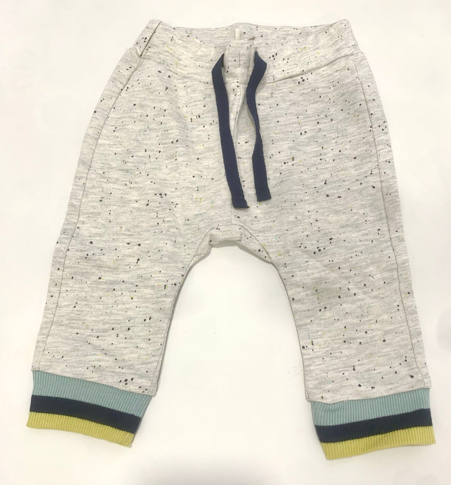 Pantaloni garzati