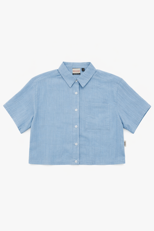 Camicia corta azzurra – stile fresco e moderno