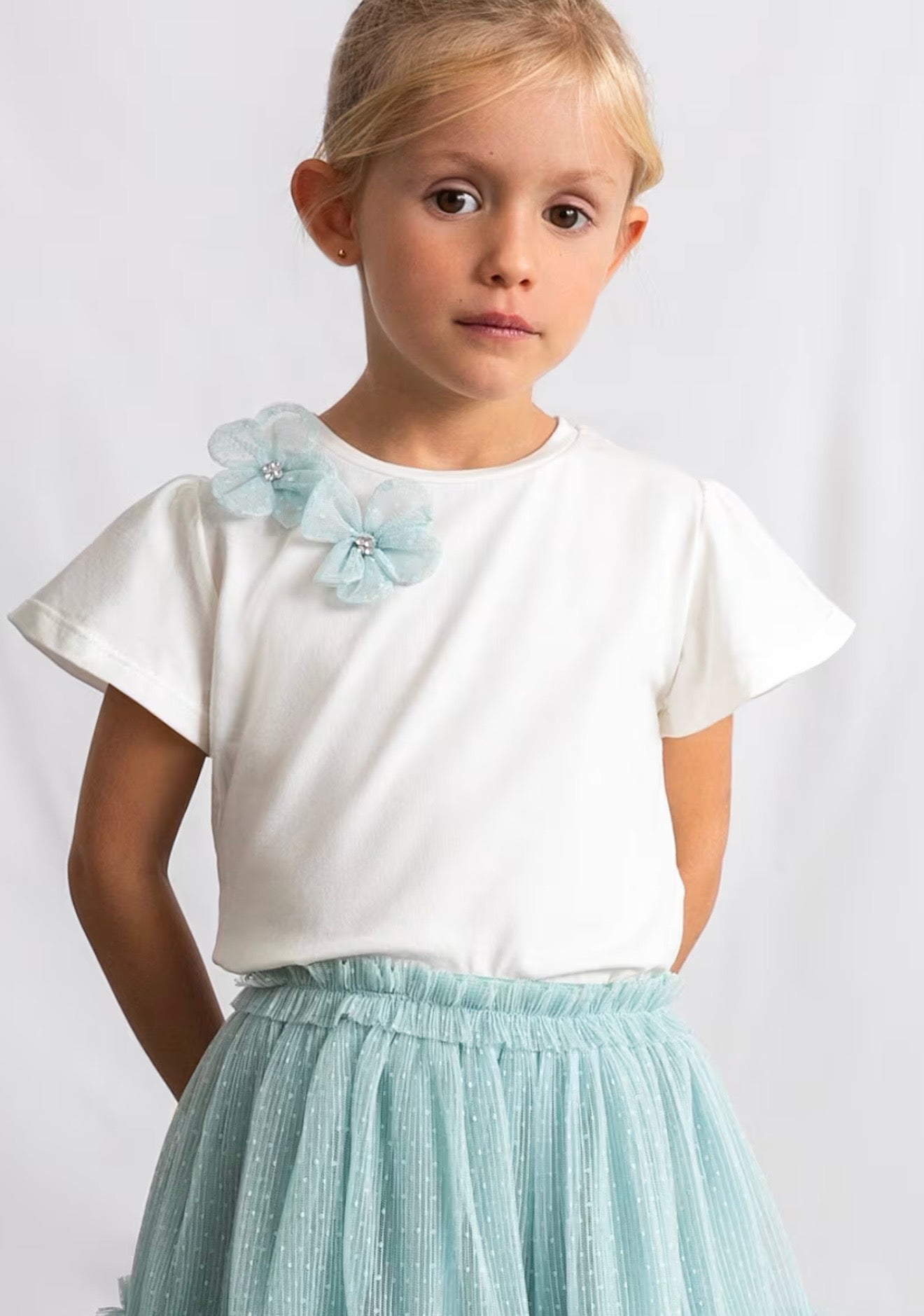 Completo bambina t-shirt panna con fiori e gonna tulle verde acqua