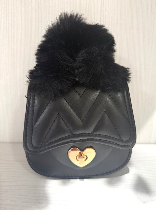 Borsa con manico in pelliccia e tracolla