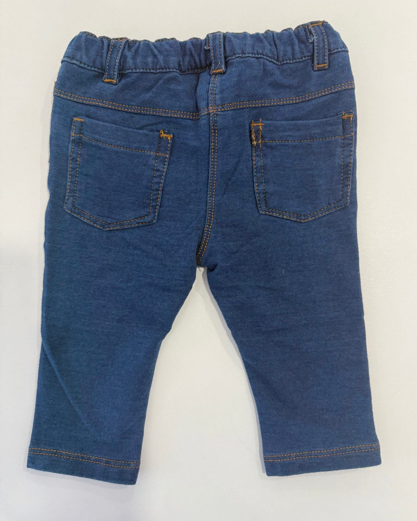 Jeans con applicazioni